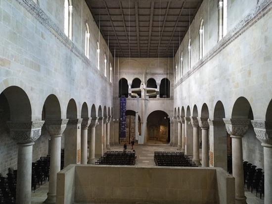 �����ֱ��Ǳ�ɽ�ϵĽ��Ã�(n��i)��