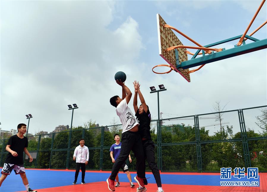 �������҂���С������D�Ļ��ӣ���7��15��犡�Ȧ������������